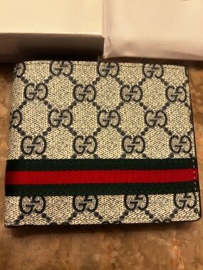 GG Supreme Canvas Bifold Wallet with Green and Red Web Stripe